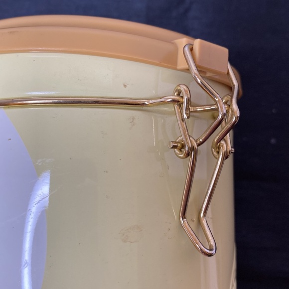 Tim Hortons Limited Edition Tin - Picture 7 of 12